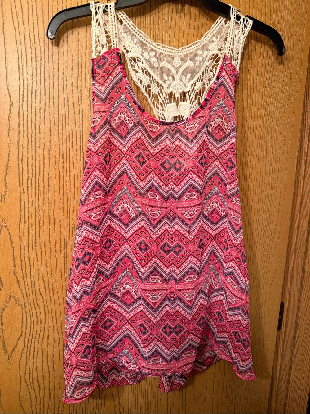 Size XXL/2XG (19) No Boundaries pink and purple shirt with white